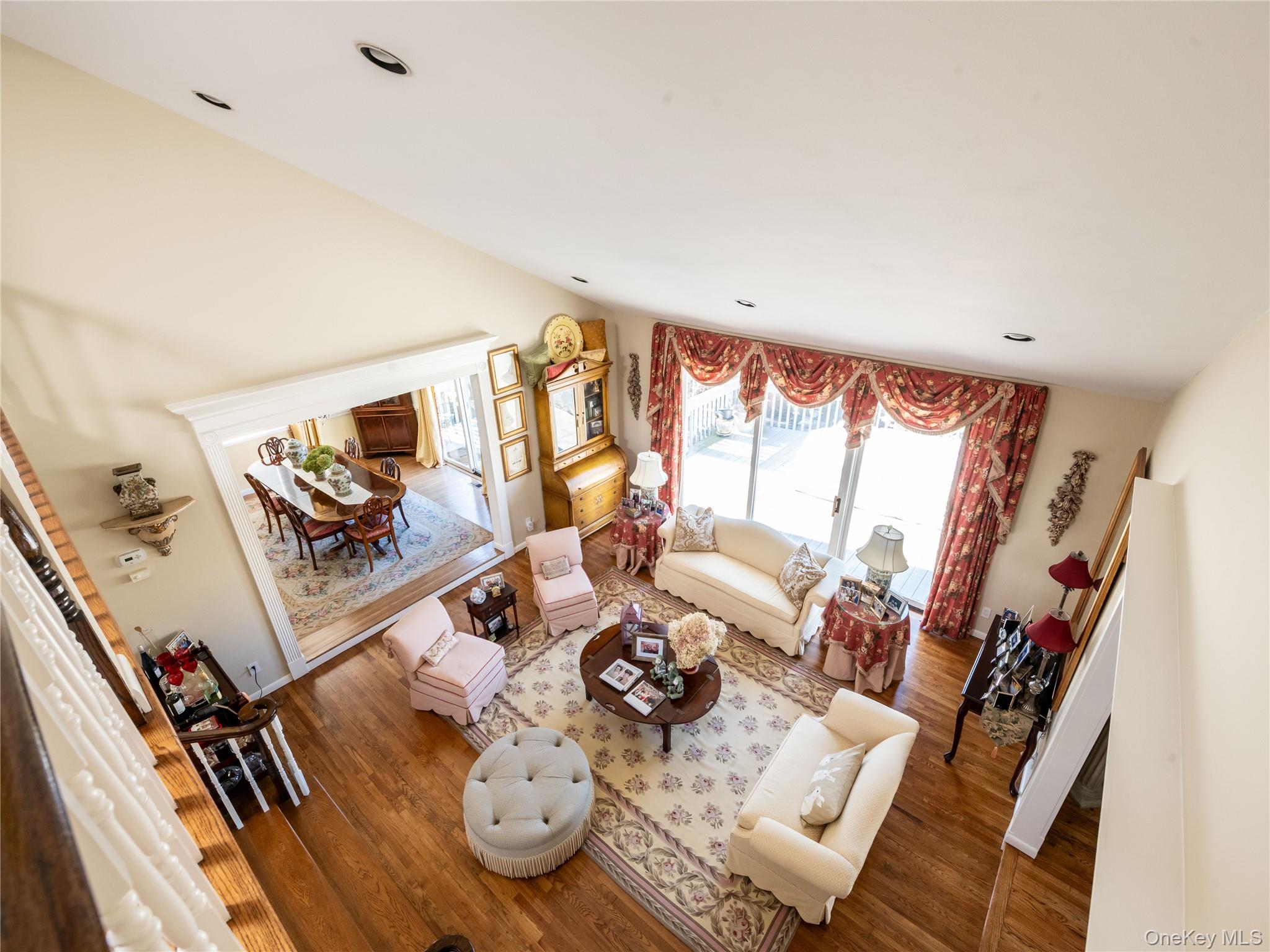 2 Bonnie Lynn Court, Roslyn, NY 11576