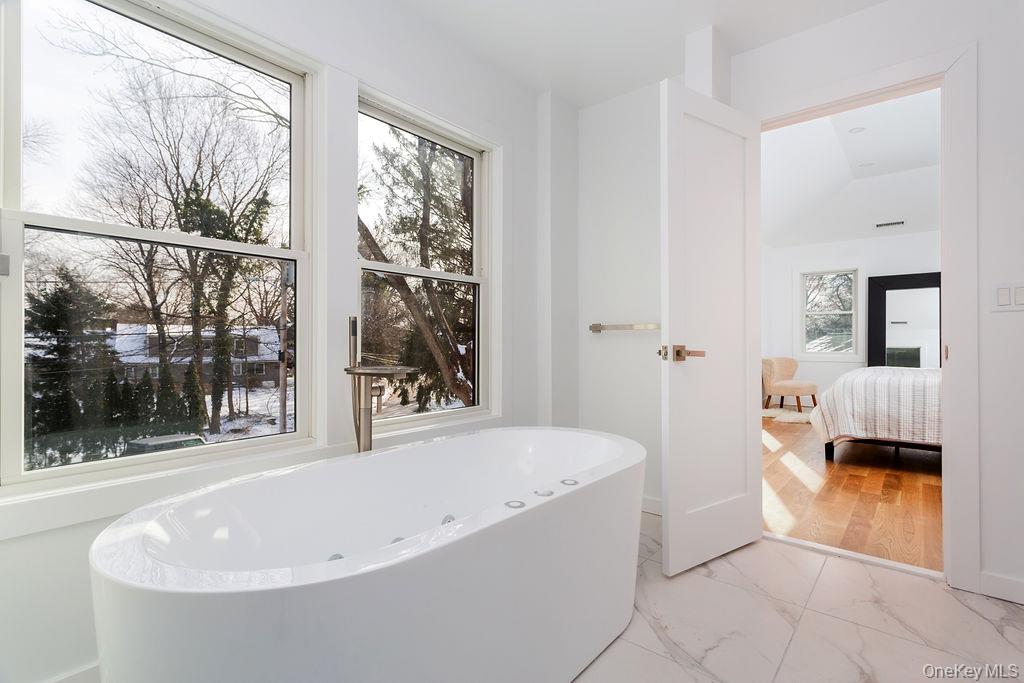 17 Maple Drive, Old Greenwich, CT 06870