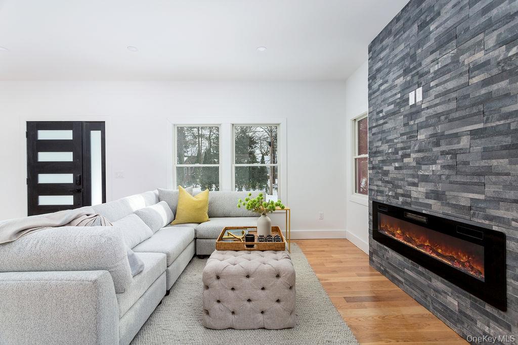 17 Maple Drive, Old Greenwich, CT 06870