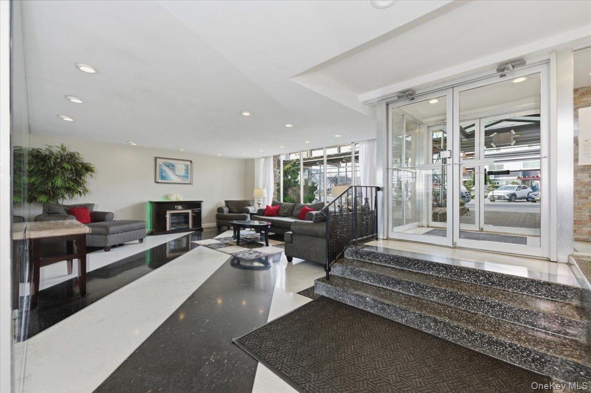 560 W Broadway # 6B, Long Beach, NY 11561