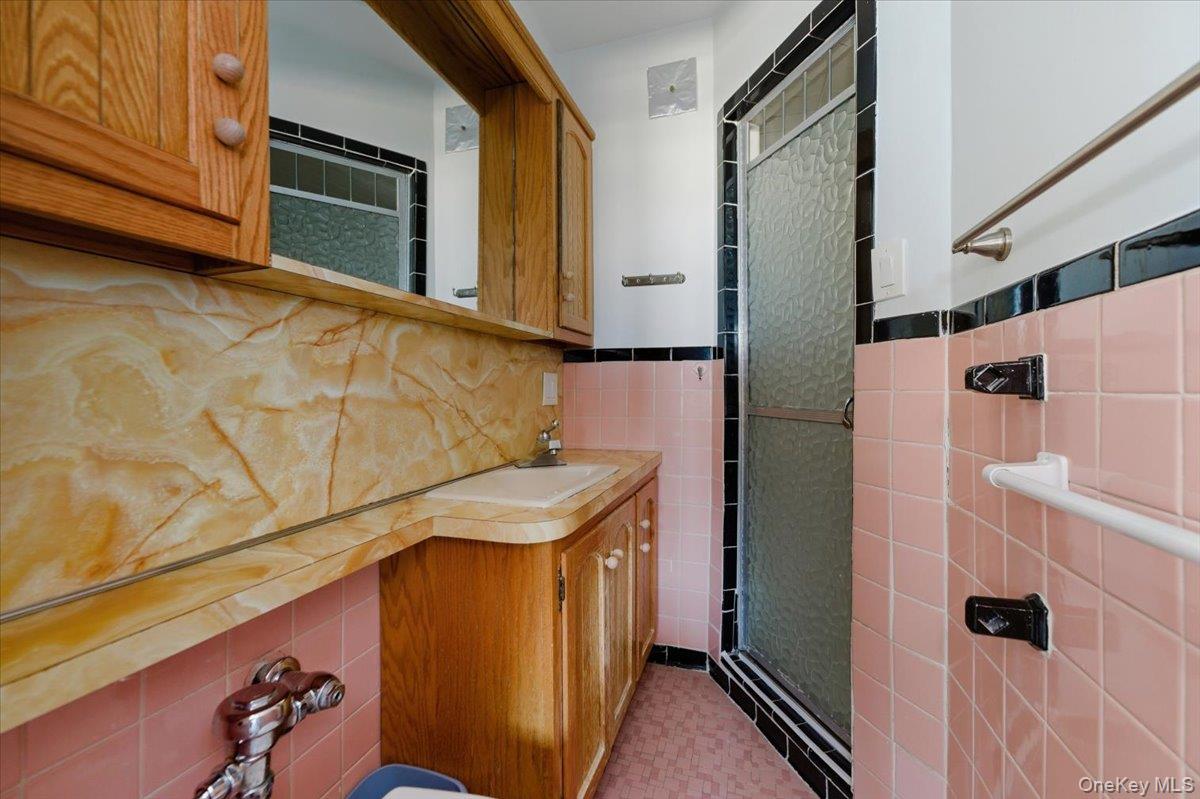 560 W Broadway # 6B, Long Beach, NY 11561