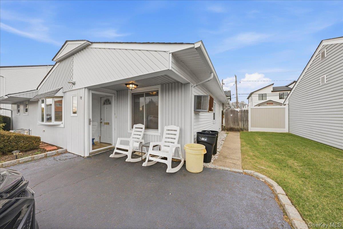 17 Wilson Lane, Bethpage, NY 11714