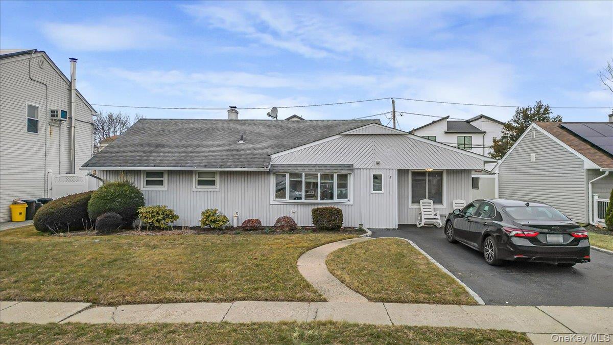 17 Wilson Lane, Bethpage, NY 11714