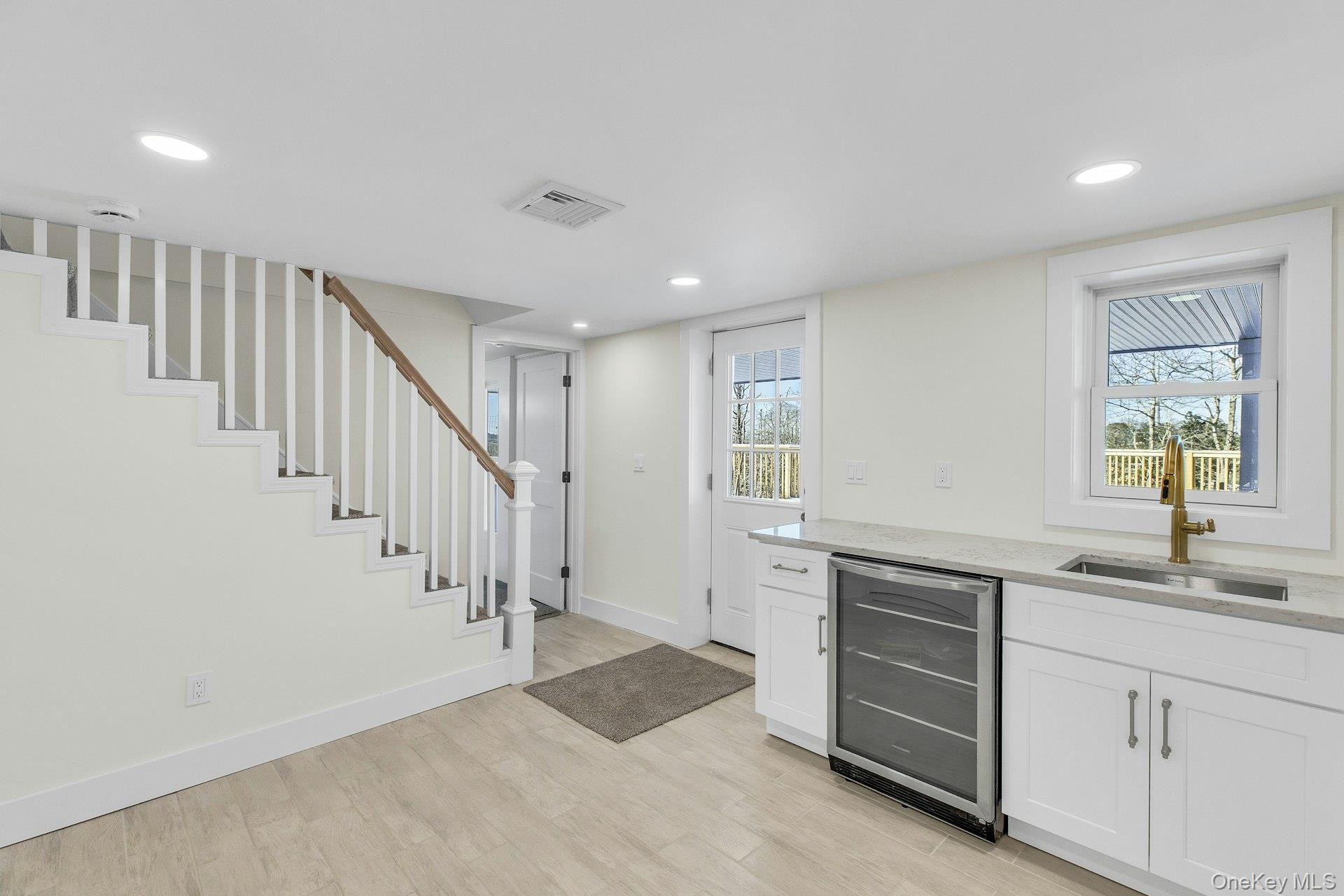 33 Oceanview Road, Hampton Bays, NY 11946