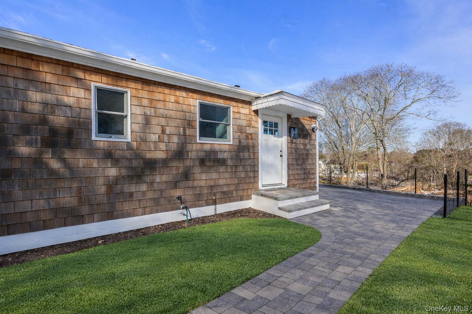 33 Oceanview Road, Hampton Bays, NY 11946