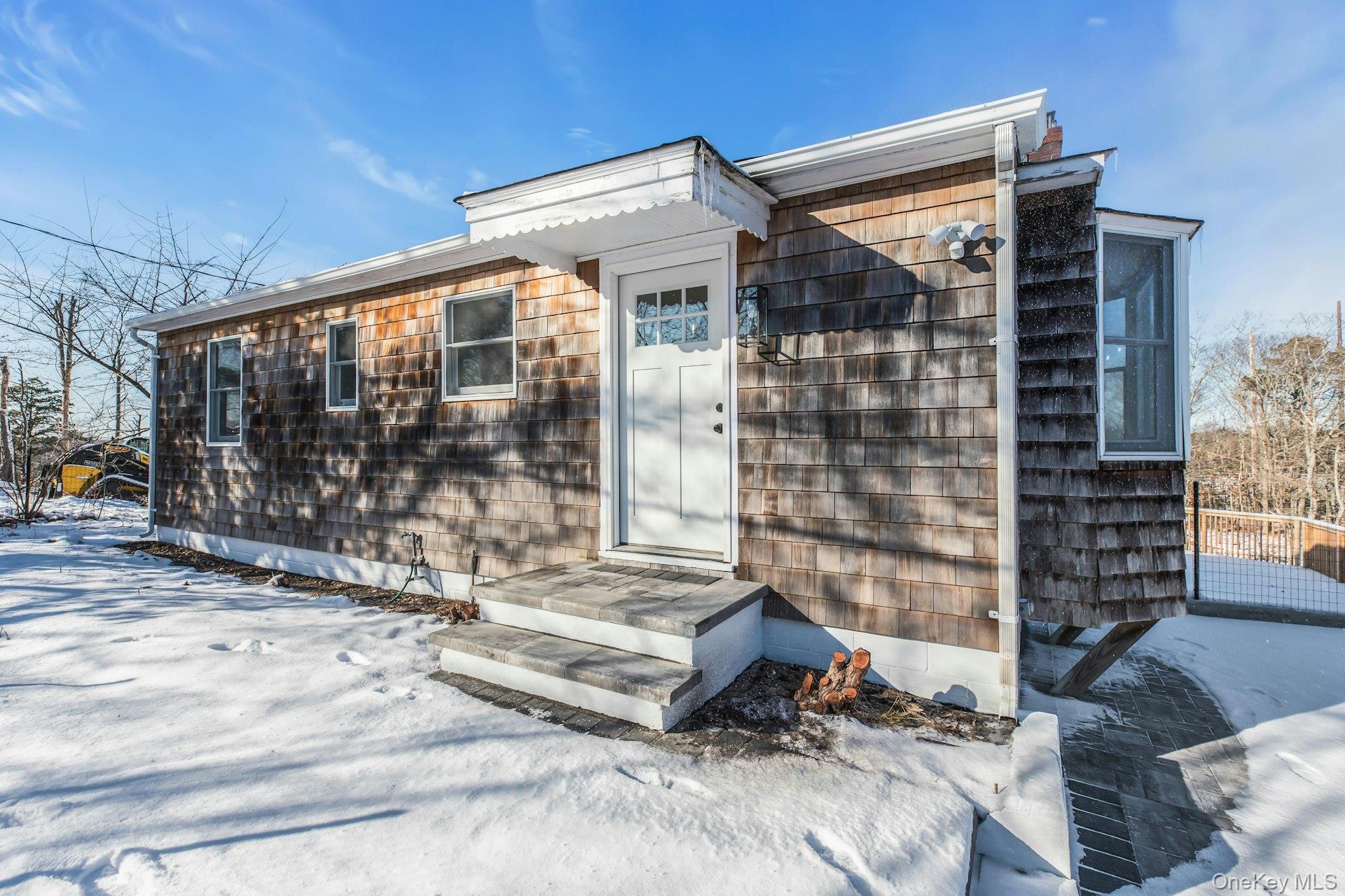 33 Oceanview Road, Hampton Bays, NY 11946