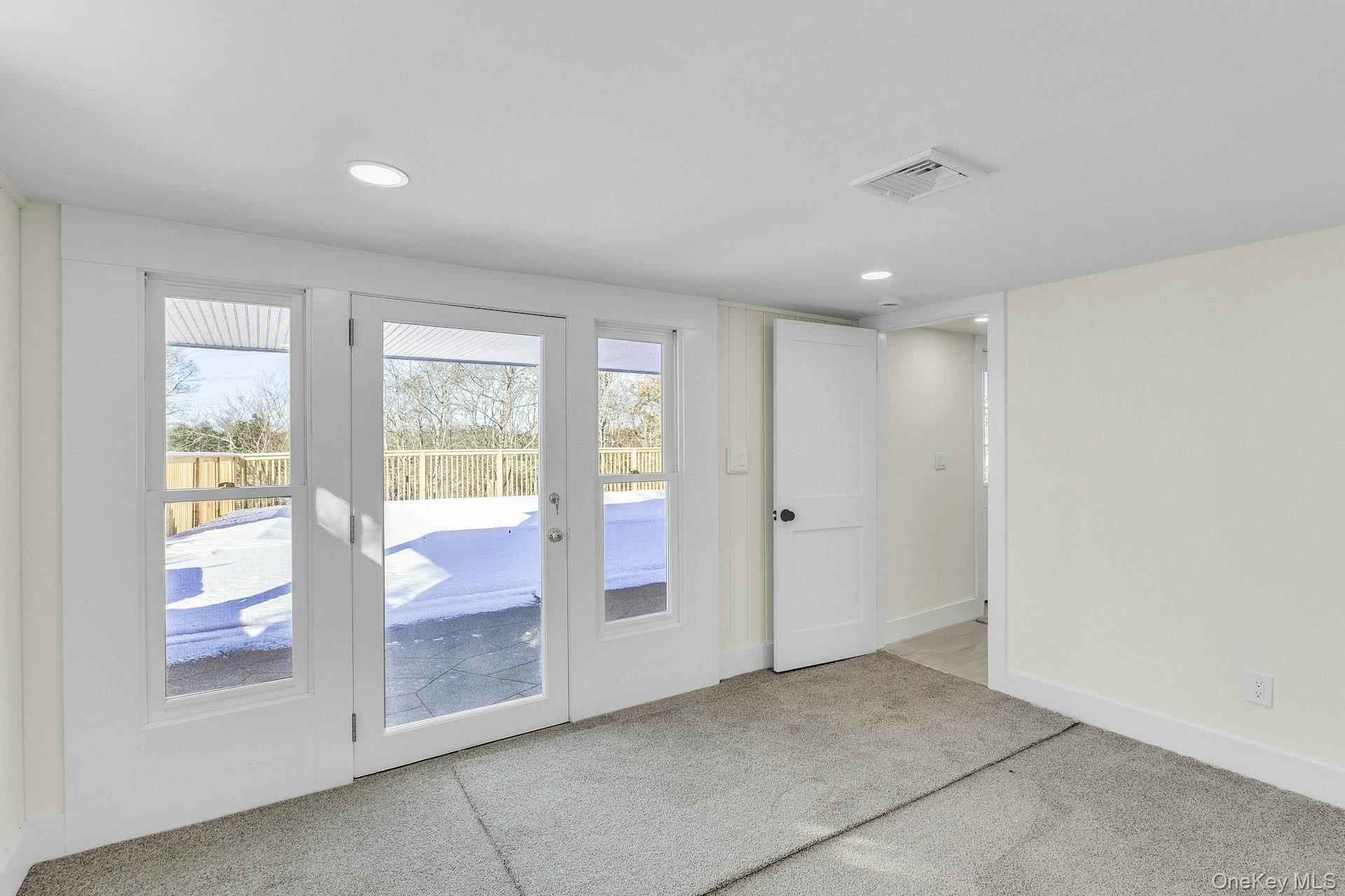 33 Oceanview Road, Hampton Bays, NY 11946