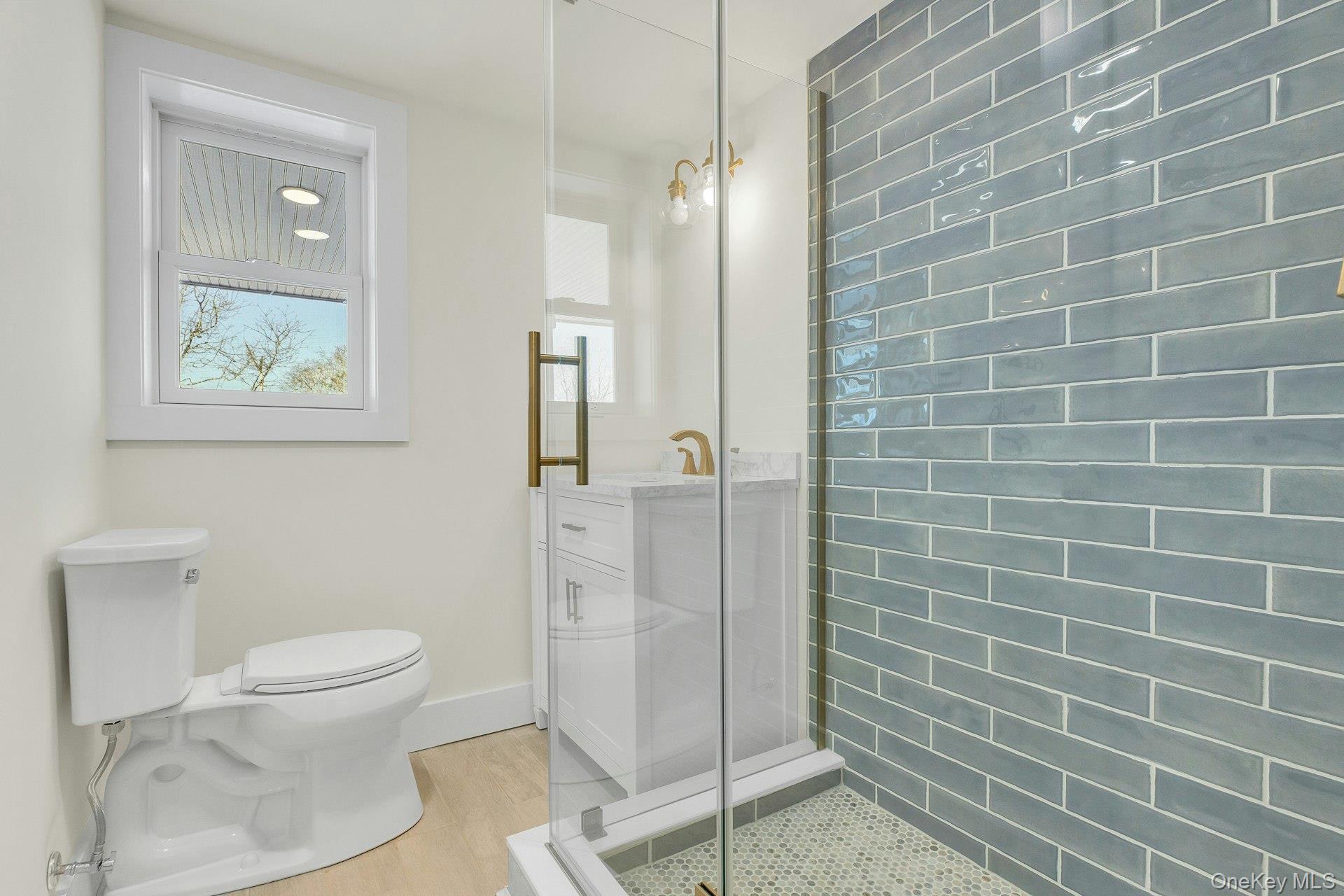 33 Oceanview Road, Hampton Bays, NY 11946