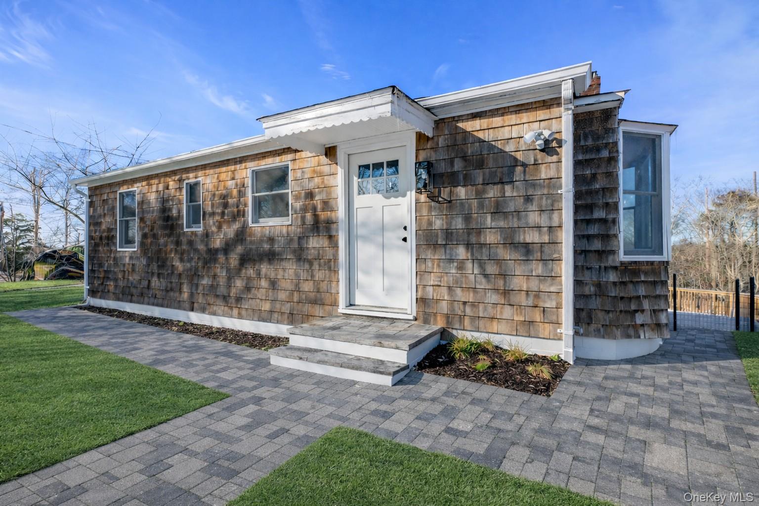 33 Oceanview Road, Hampton Bays, NY 11946