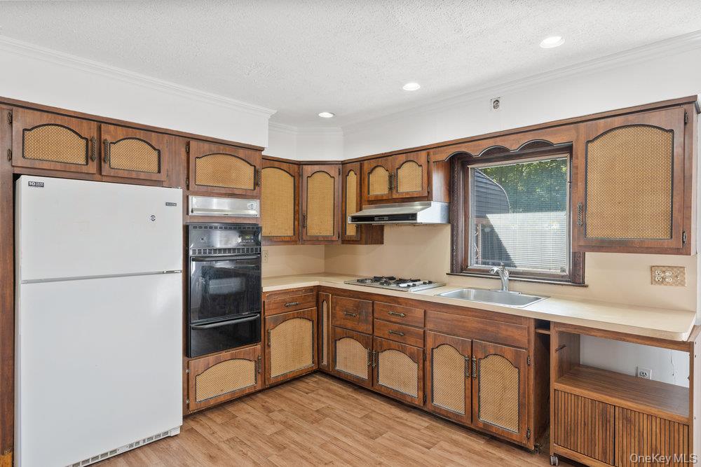 376 Hunnewell Avenue, Elmont, NY 11003