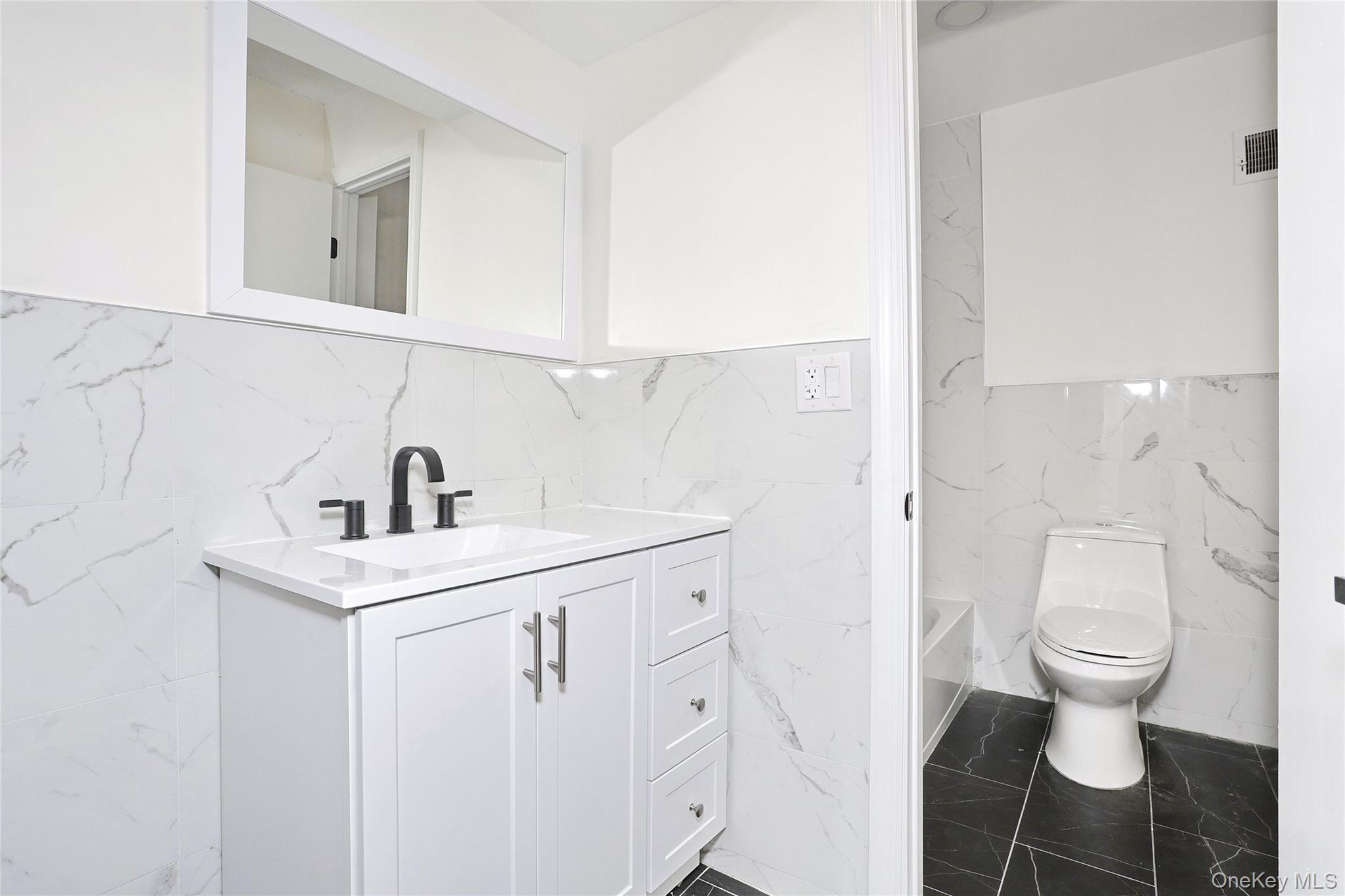 269 Treetop Circle, Nanuet, NY 10954