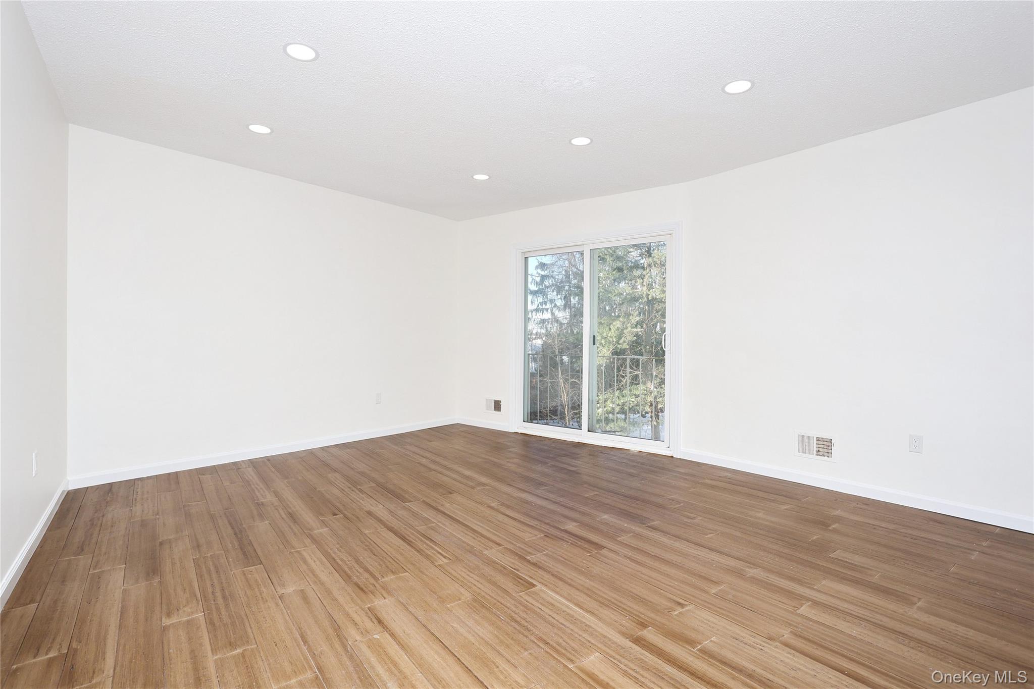 269 Treetop Circle, Nanuet, NY 10954