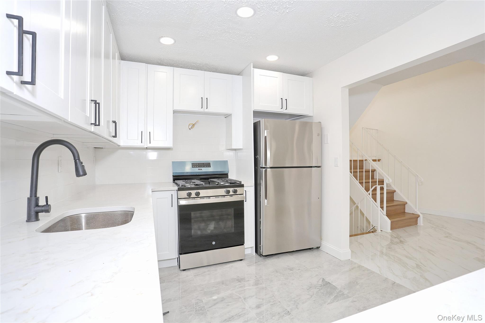 269 Treetop Circle, Nanuet, NY 10954