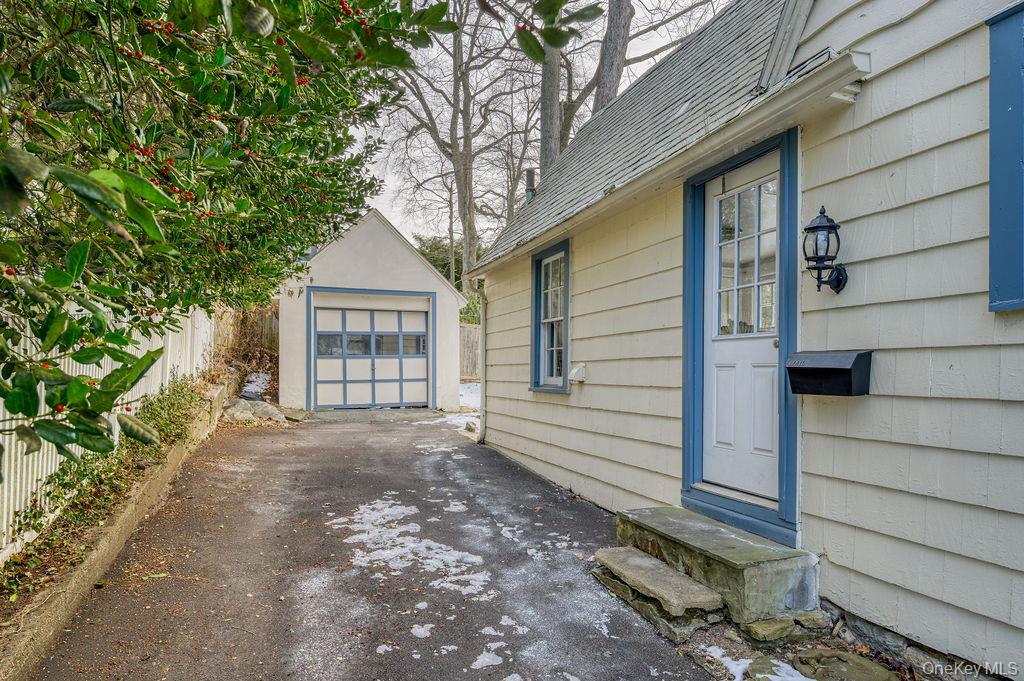 8 Ridgecrest W, Scarsdale, NY 10583