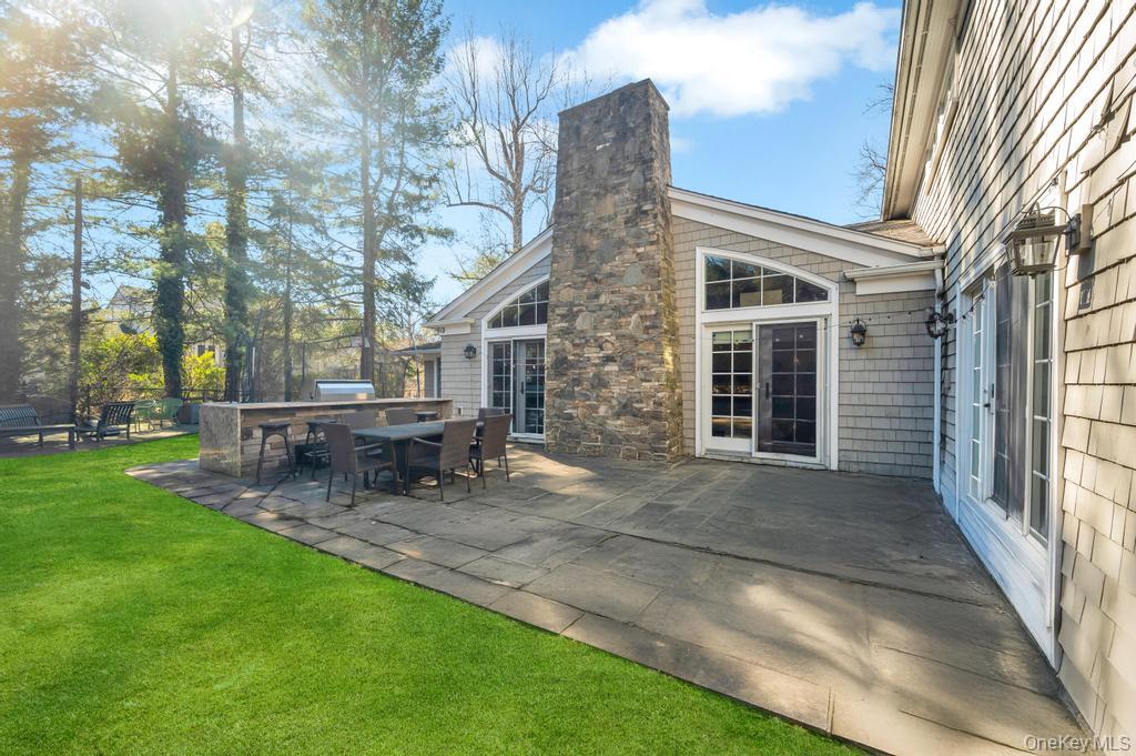 3 School House Lane, Great Neck, NY 11020