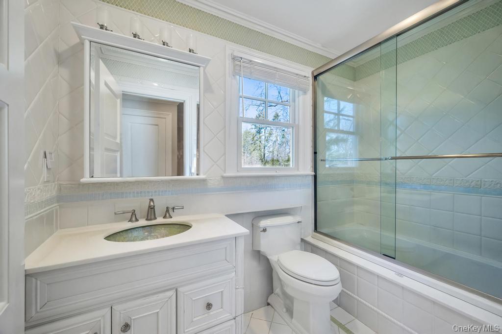 3 School House Lane, Great Neck, NY 11020