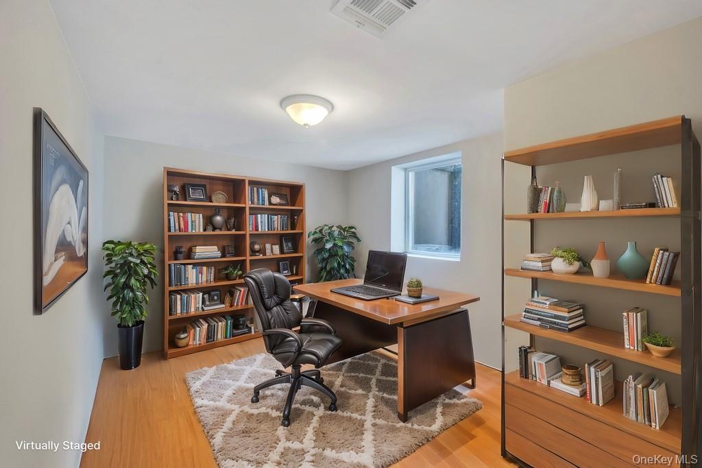 3 School House Lane, Great Neck, NY 11020