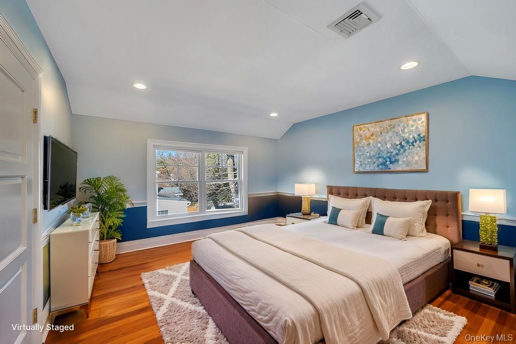 3 School House Lane, Great Neck, NY 11020