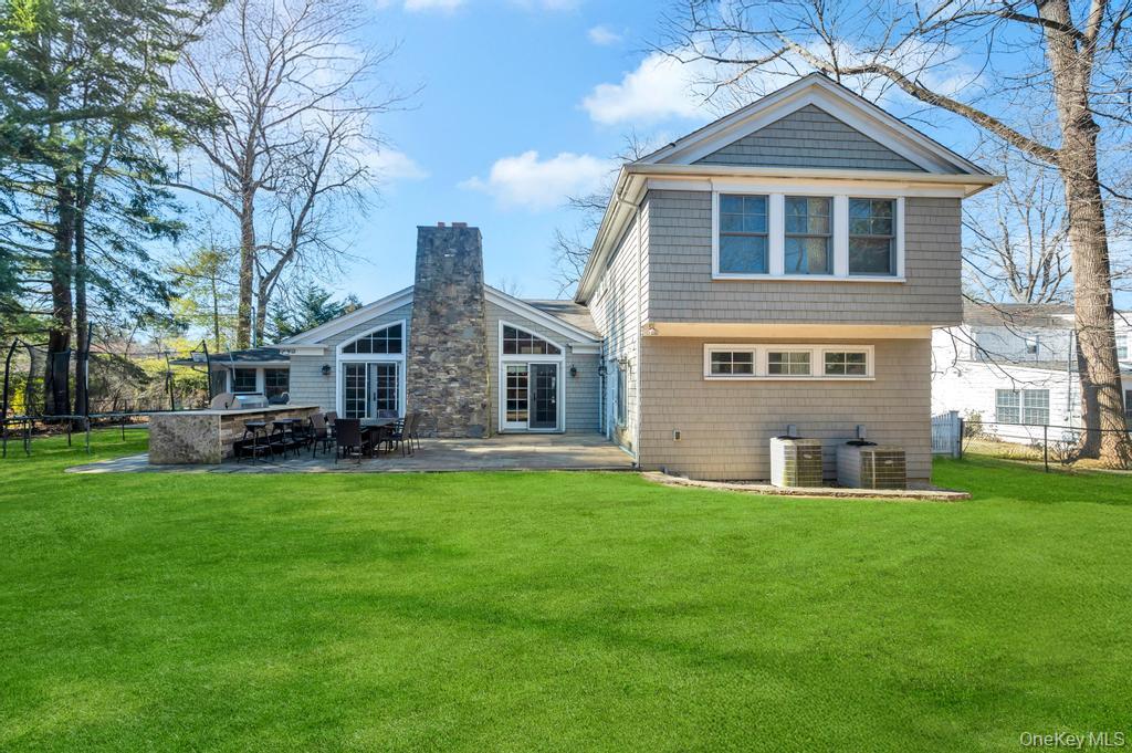 3 School House Lane, Great Neck, NY 11020