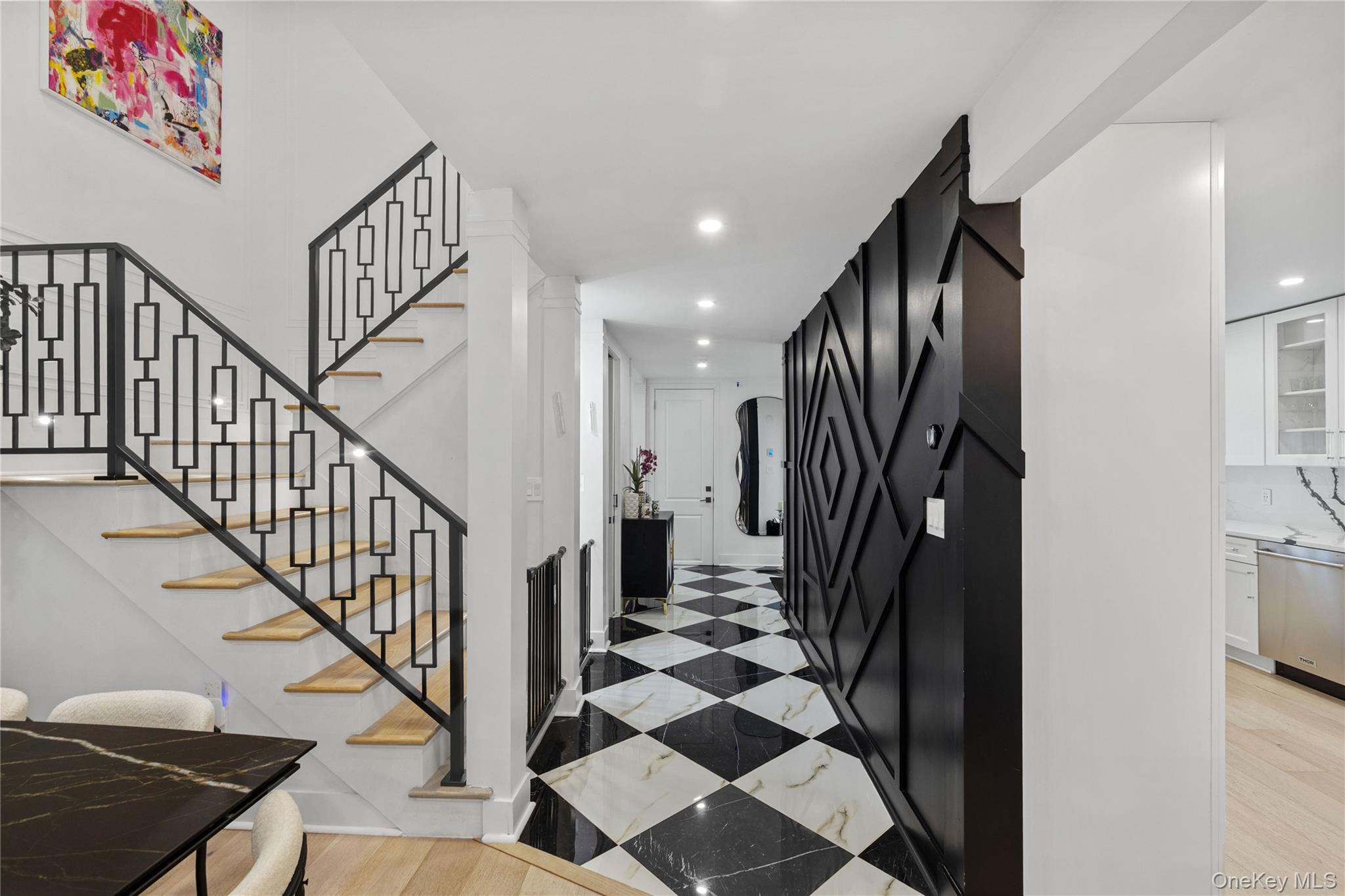 24 Chestnut Lane, Woodbury, NY 11797