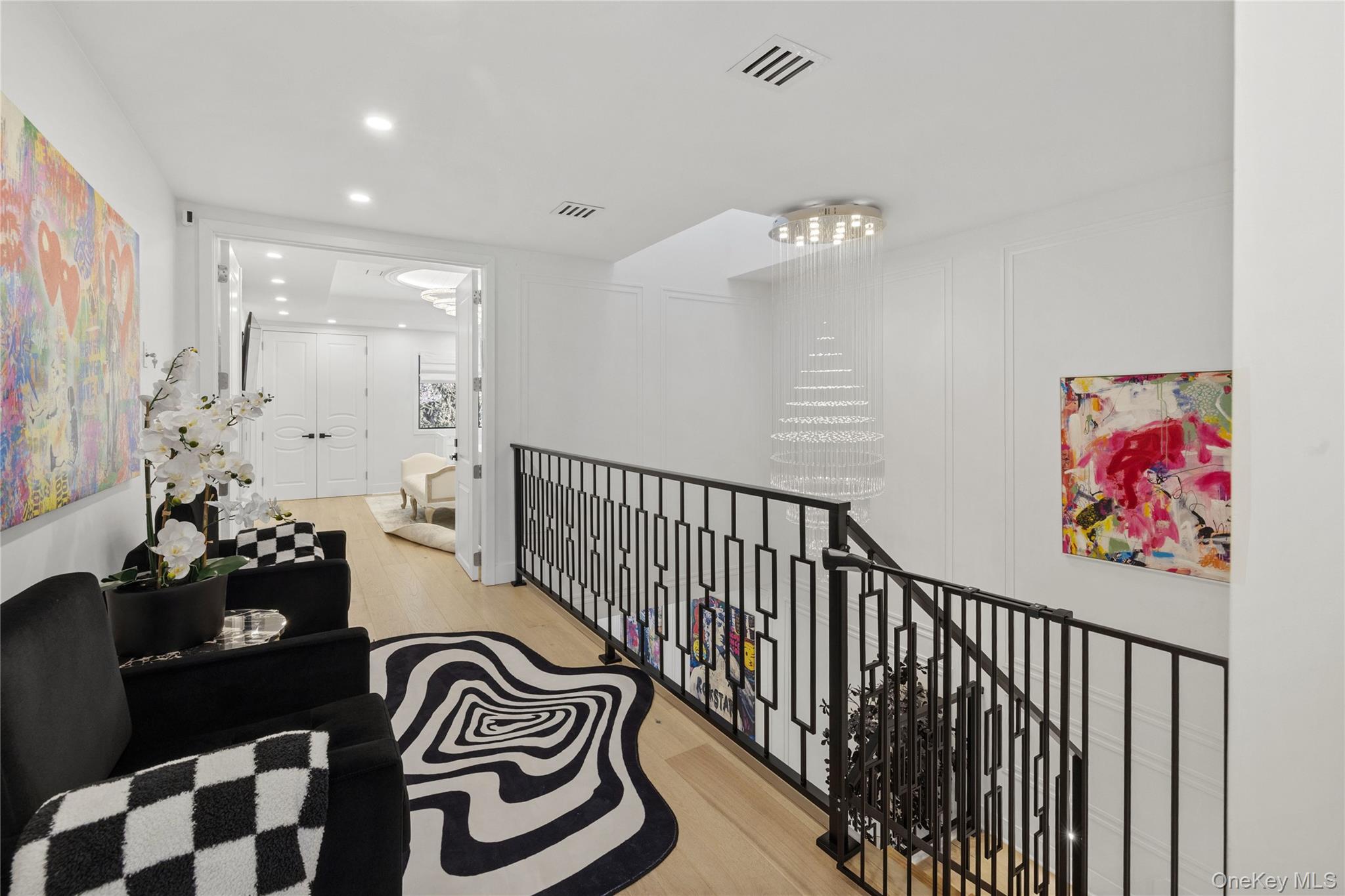 24 Chestnut Lane, Woodbury, NY 11797