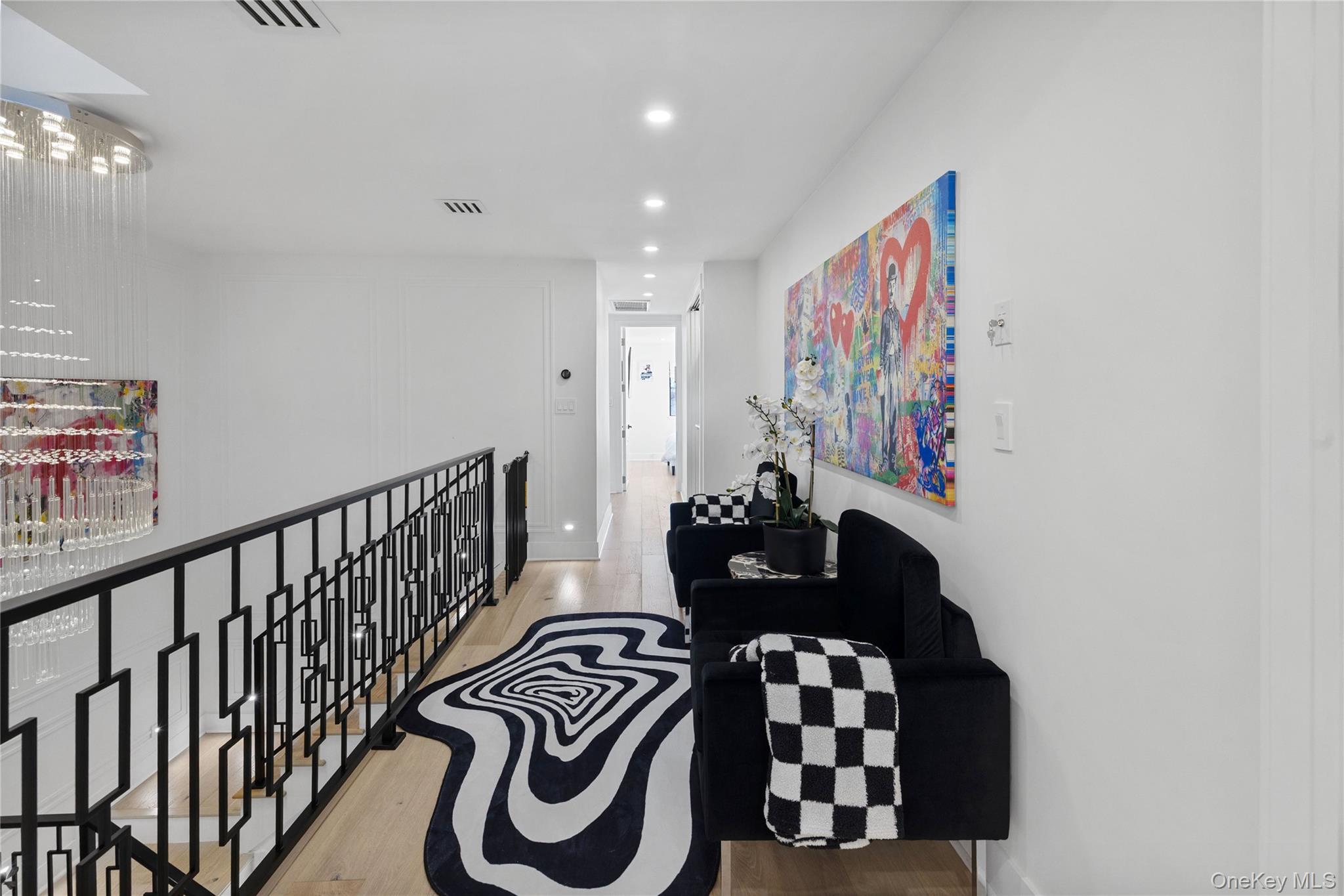 24 Chestnut Lane, Woodbury, NY 11797