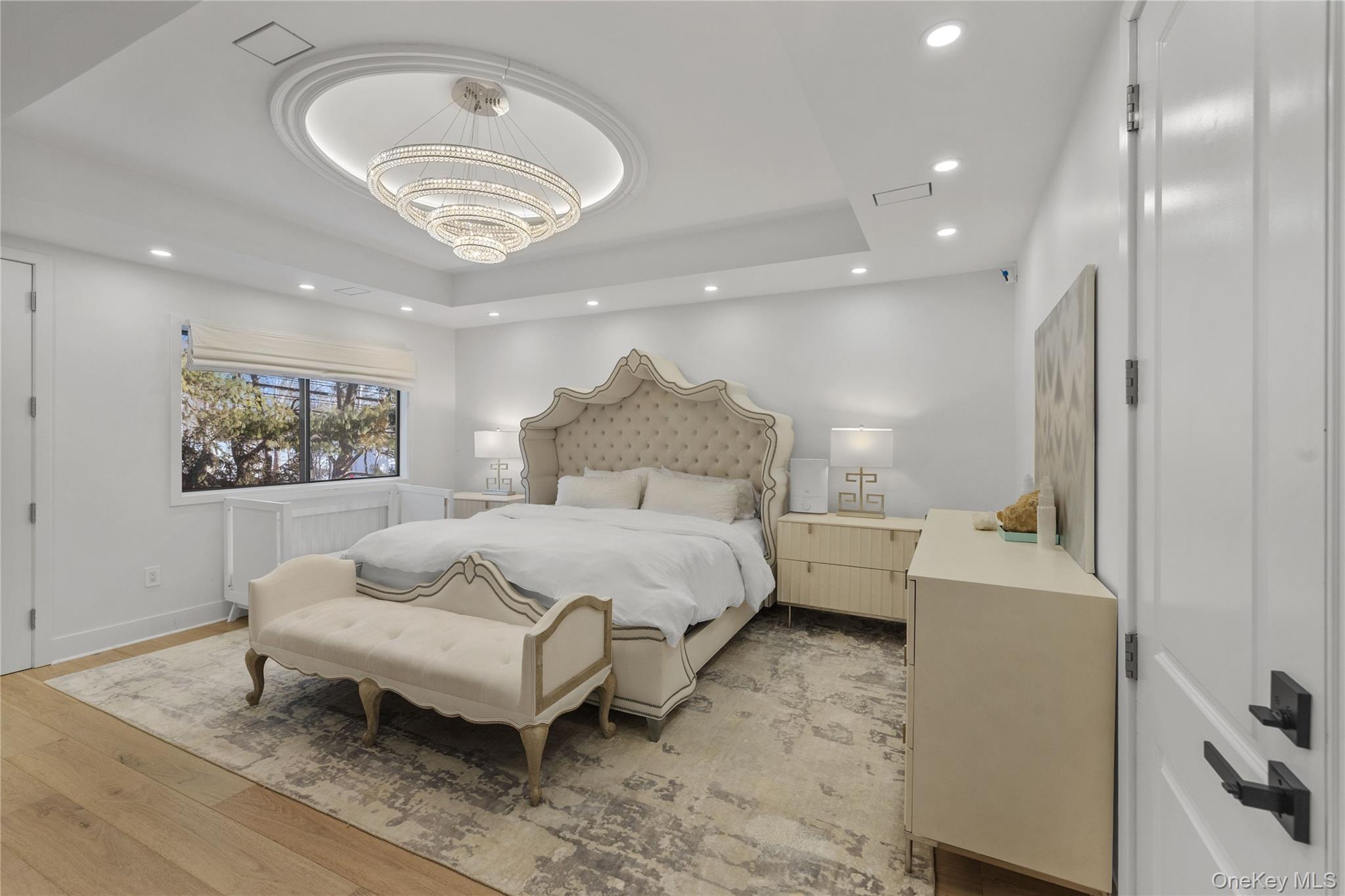 24 Chestnut Lane, Woodbury, NY 11797