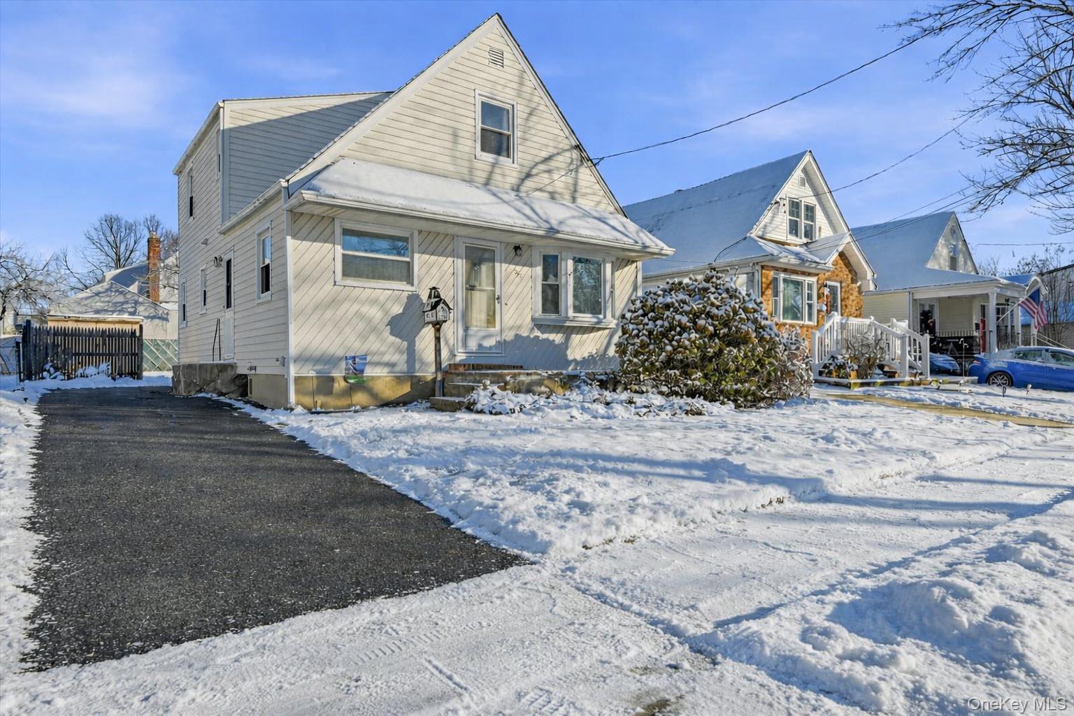 537 8th Avenue, New Hyde Park, NY 11040