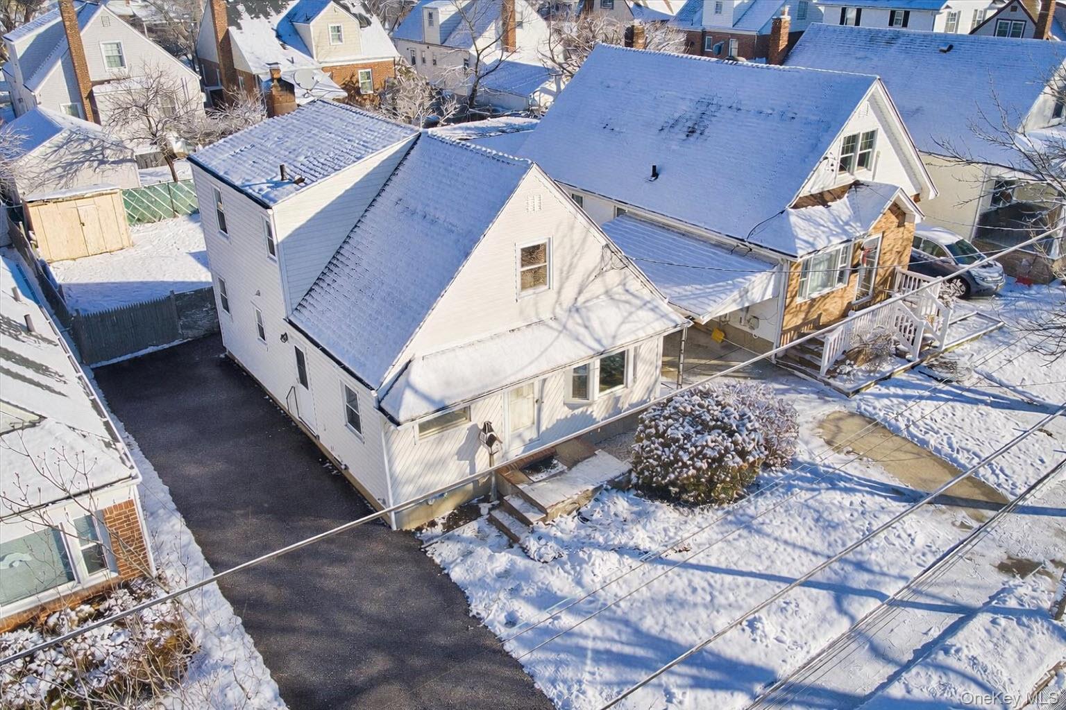 537 8th Avenue, New Hyde Park, NY 11040