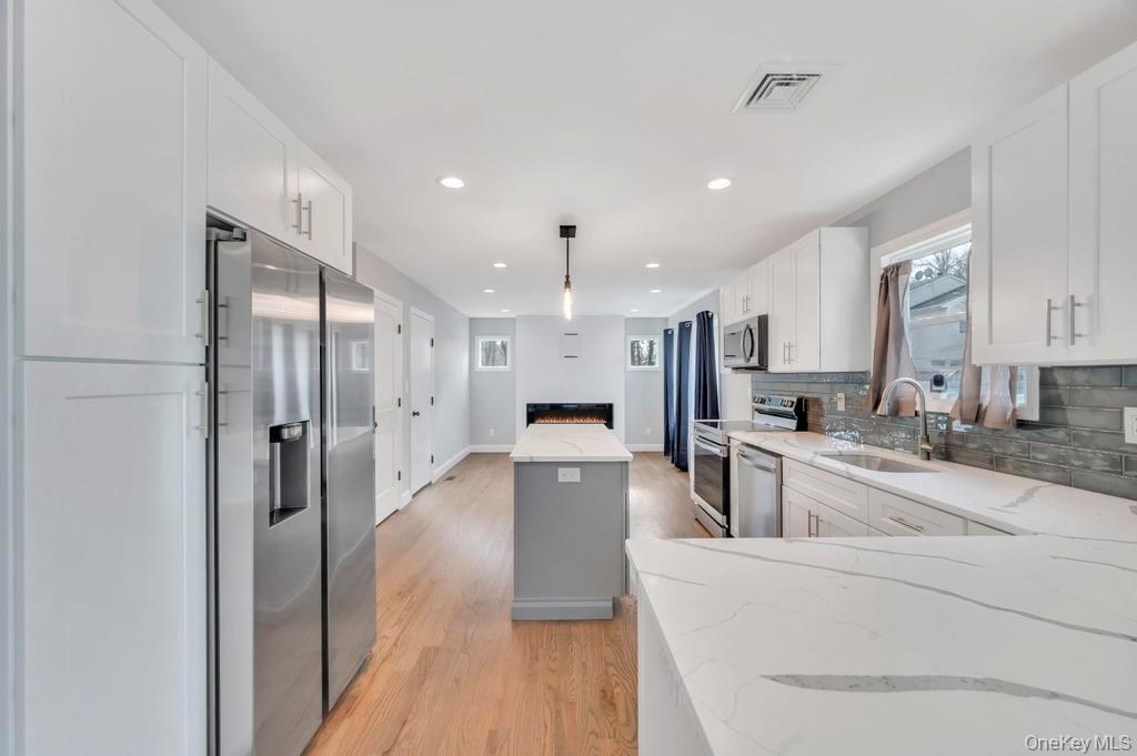 42 Volta Drive, Deer Park, NY 11729