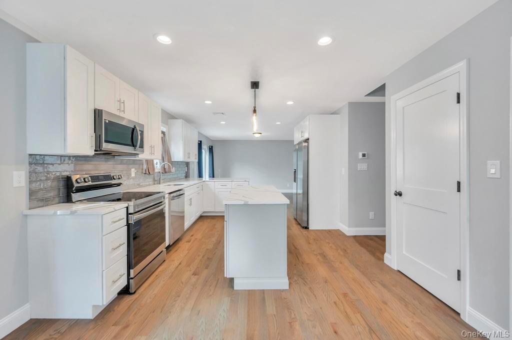 42 Volta Drive, Deer Park, NY 11729