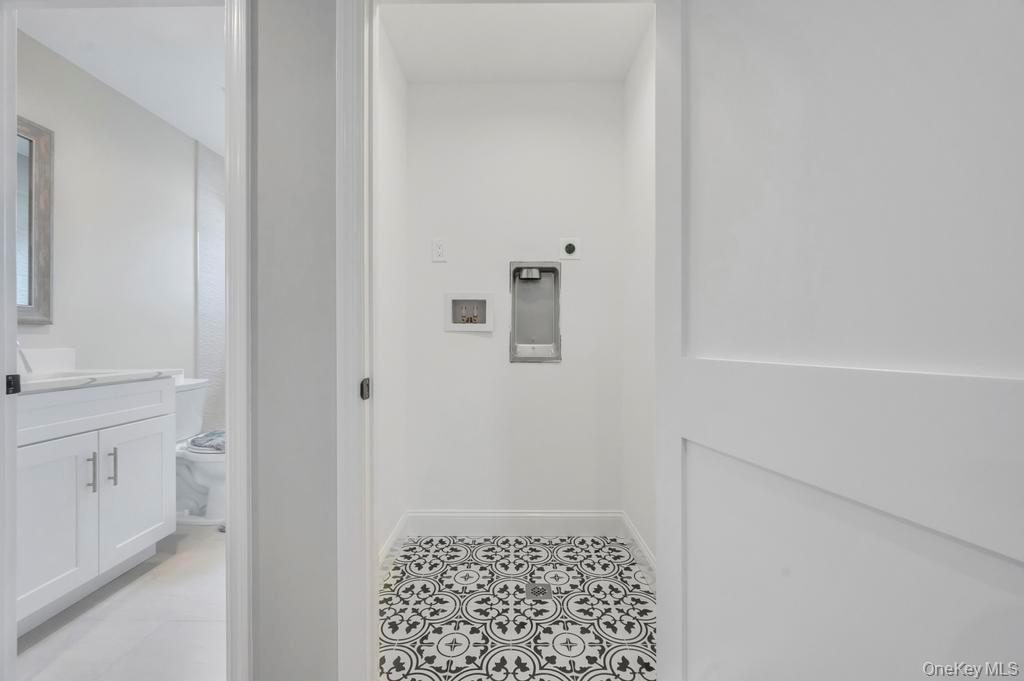 42 Volta Drive, Deer Park, NY 11729