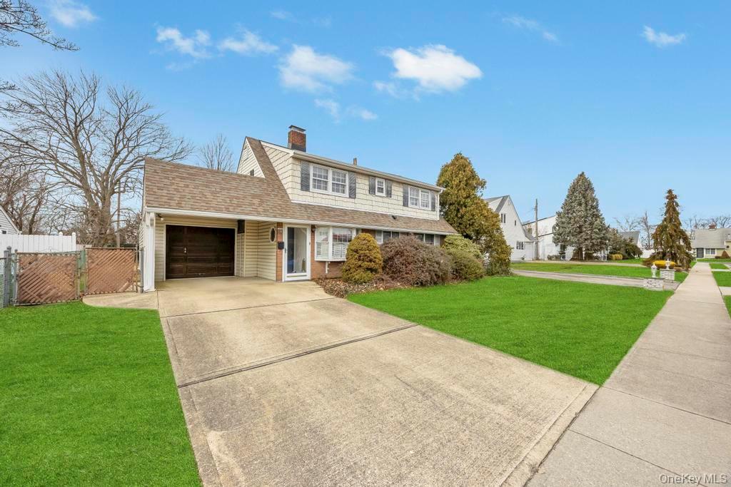 10 Grape Lane, Hicksville, NY 11801