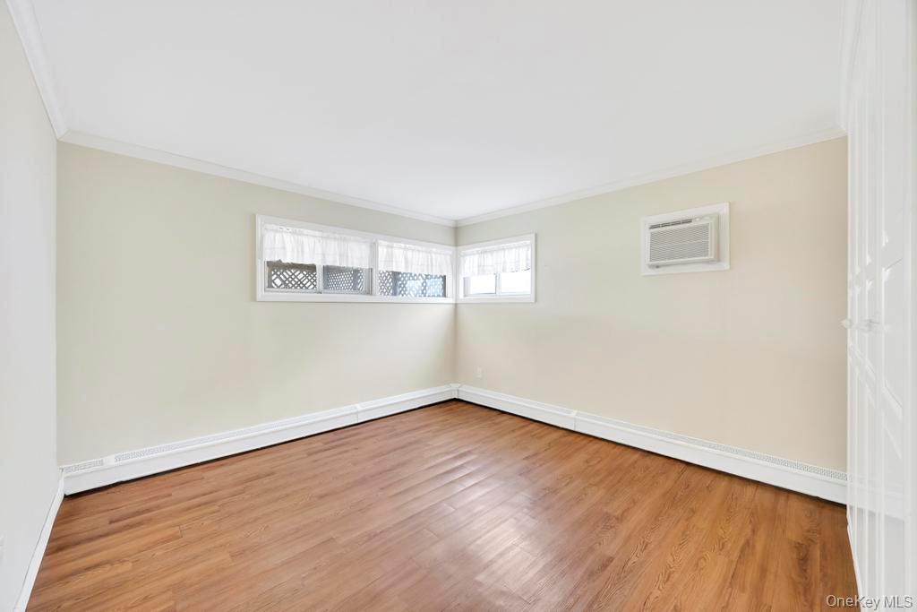 10 Grape Lane, Hicksville, NY 11801