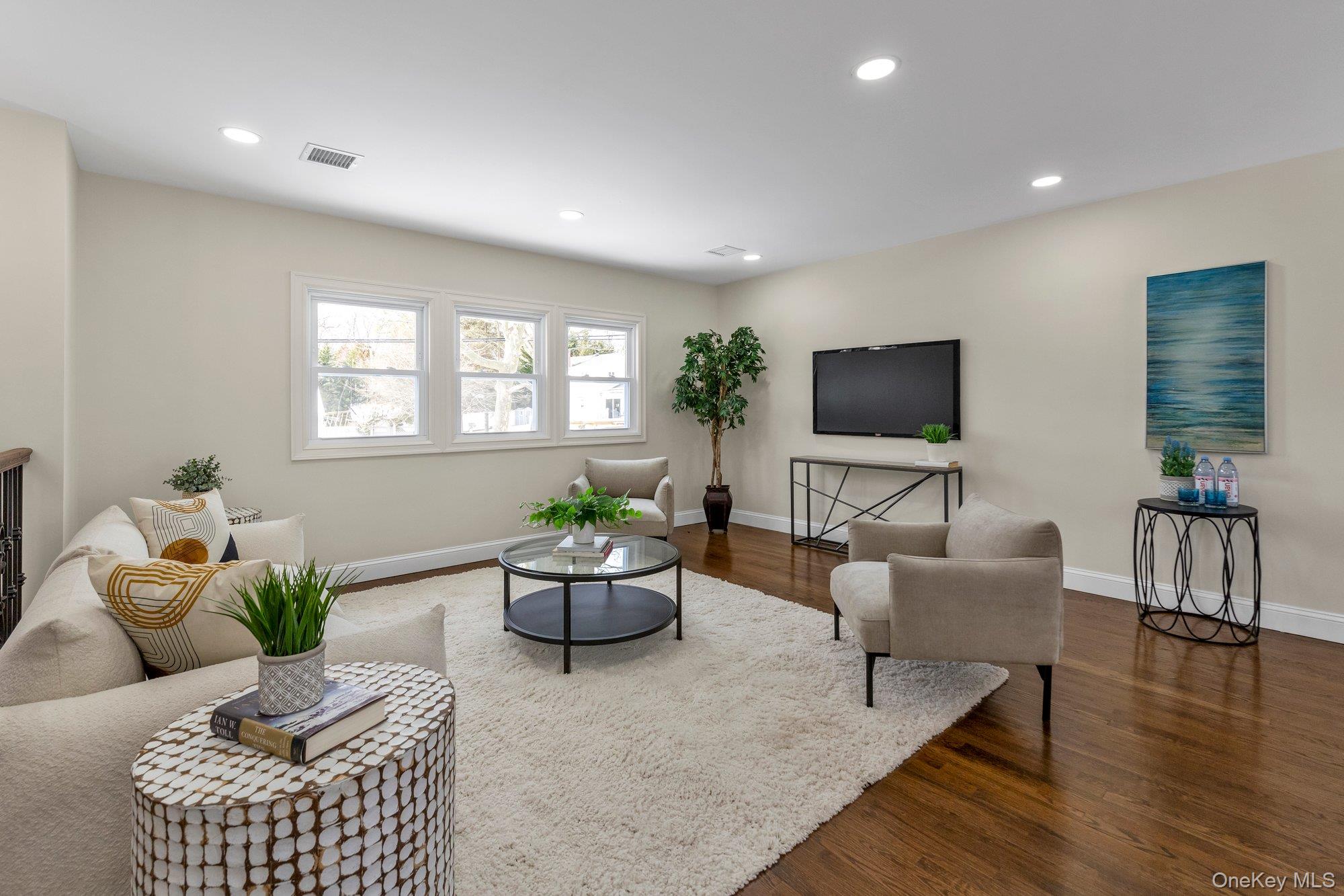 3 Jayne Avenue, Melville, NY 11747