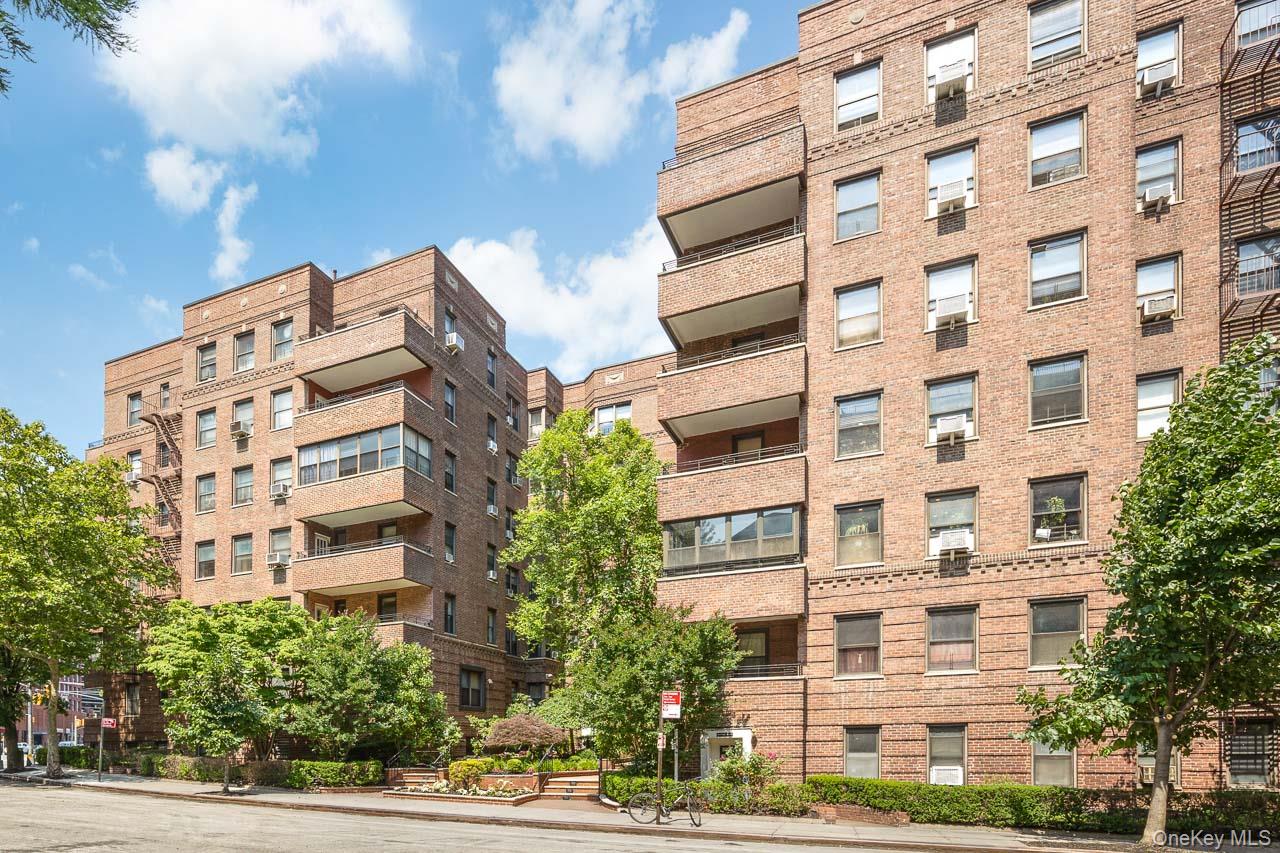 69-40 YELLOWSTONE Boulevard # 108, Forest Hills, NY 11375