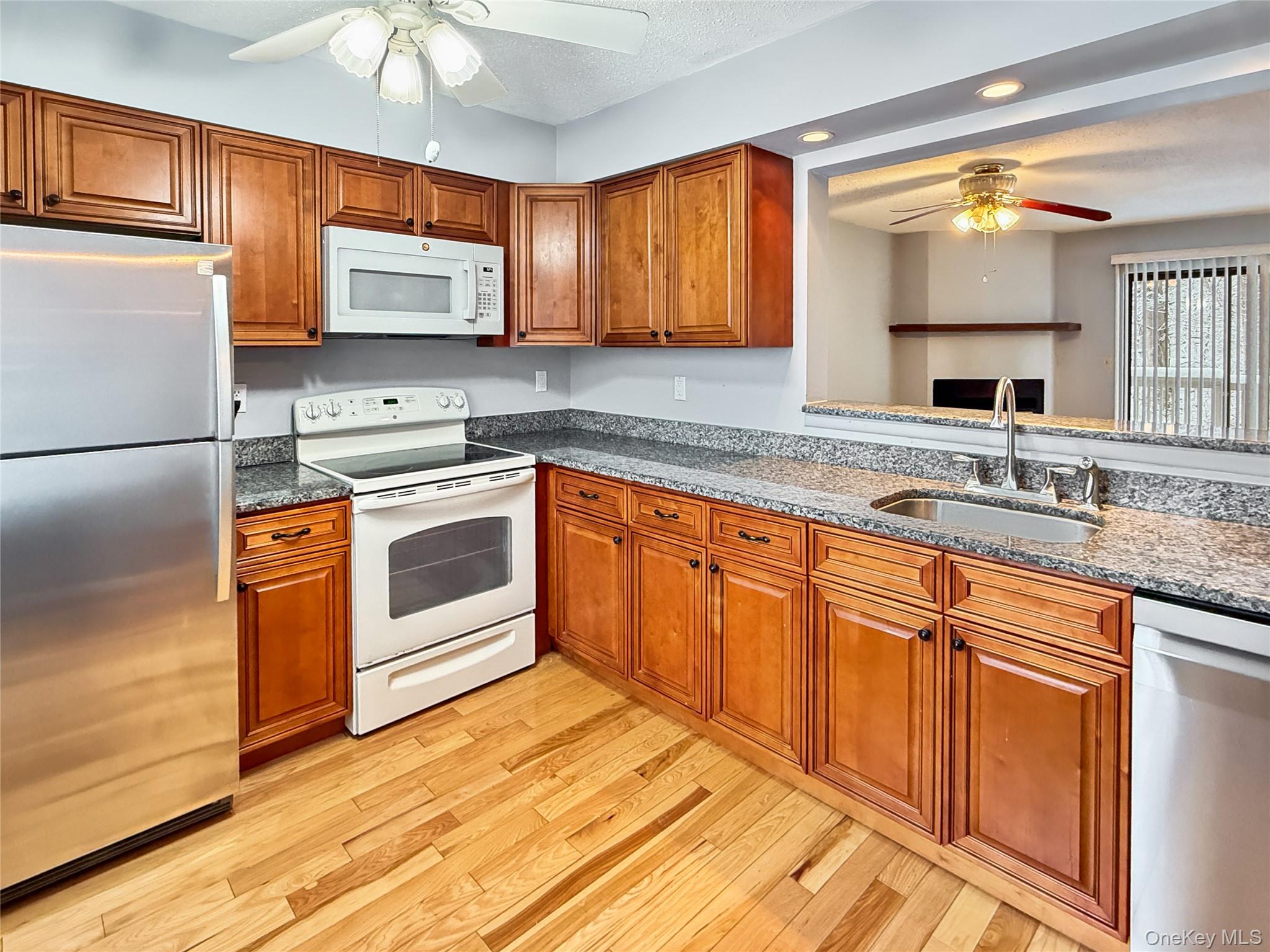 1206 Chelsea Cove S, Hopewell Junction, NY 12533