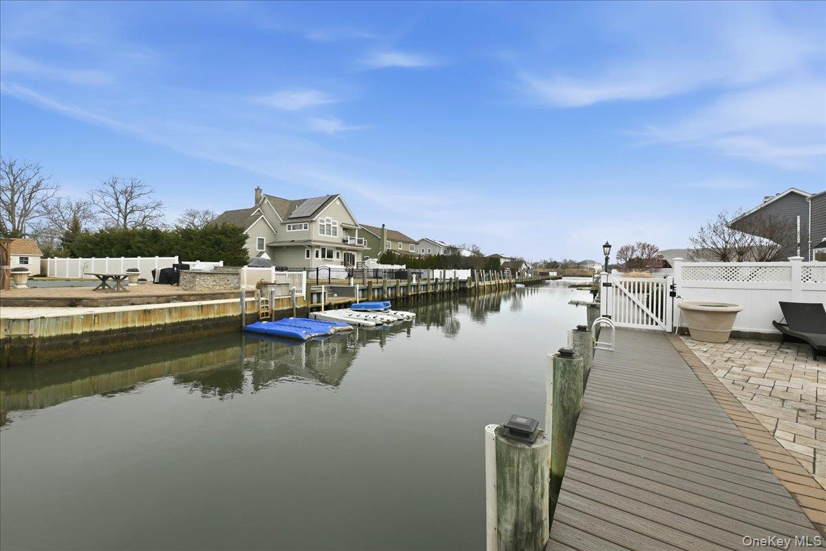 3 Neptune Place, Massapequa, NY 11758