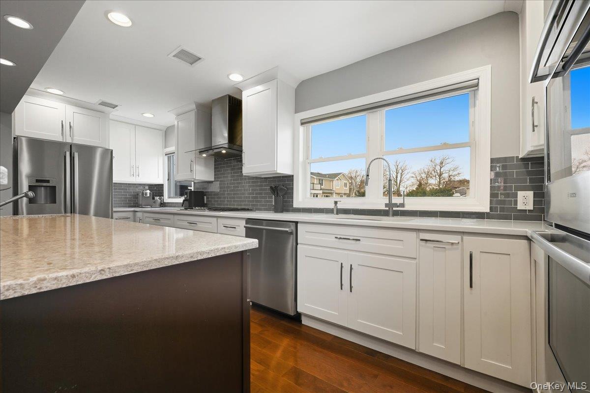 3 Neptune Place, Massapequa, NY 11758