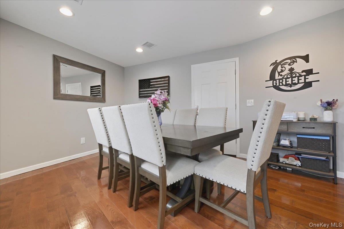 3 Neptune Place, Massapequa, NY 11758