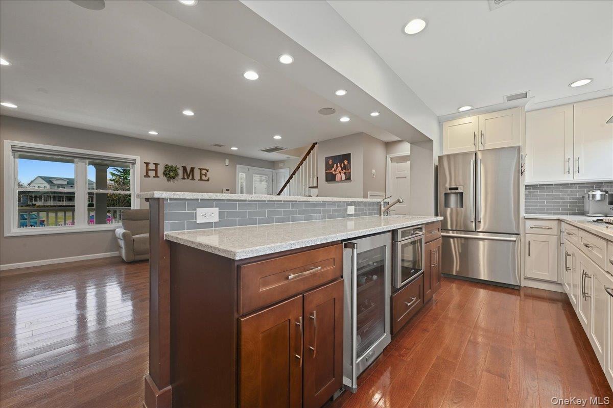 3 Neptune Place, Massapequa, NY 11758