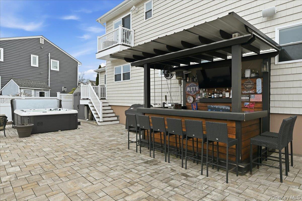 3 Neptune Place, Massapequa, NY 11758