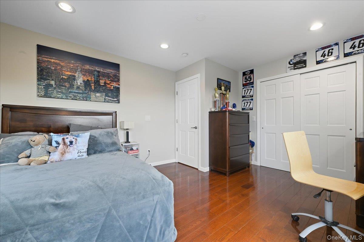 3 Neptune Place, Massapequa, NY 11758