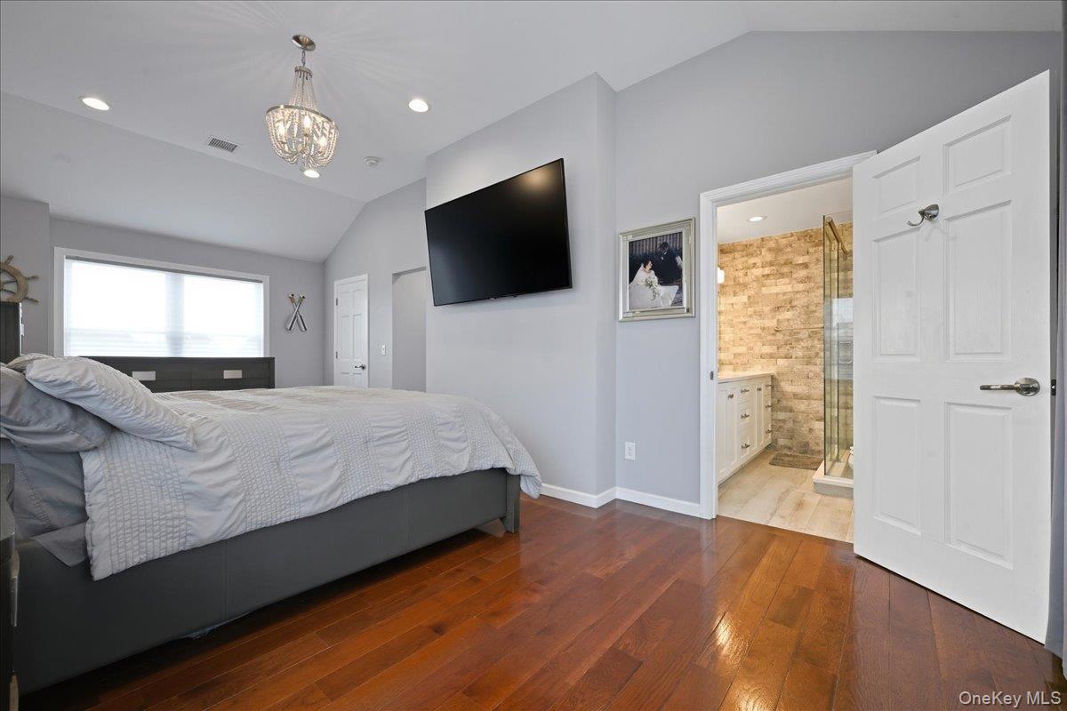 3 Neptune Place, Massapequa, NY 11758