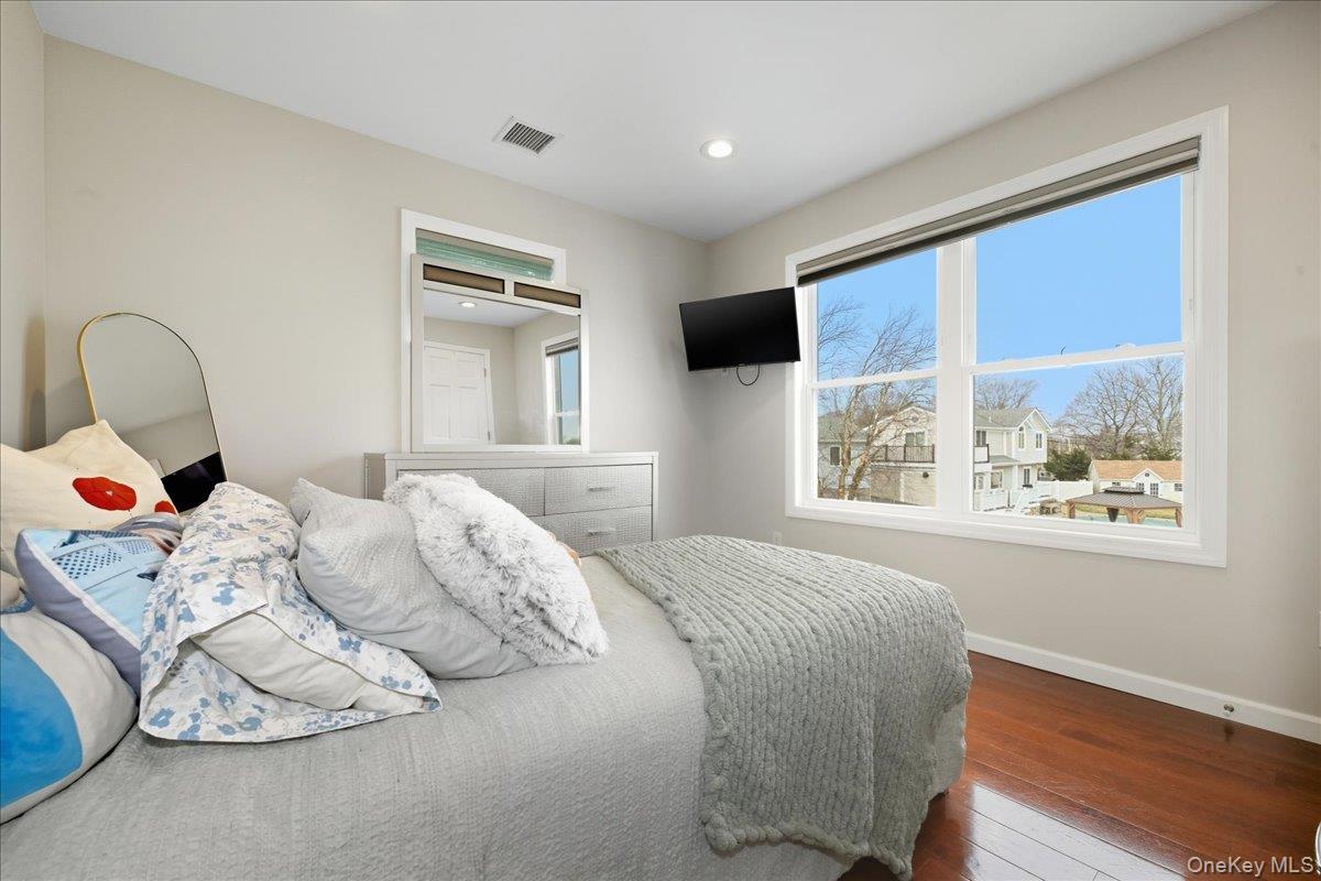 3 Neptune Place, Massapequa, NY 11758