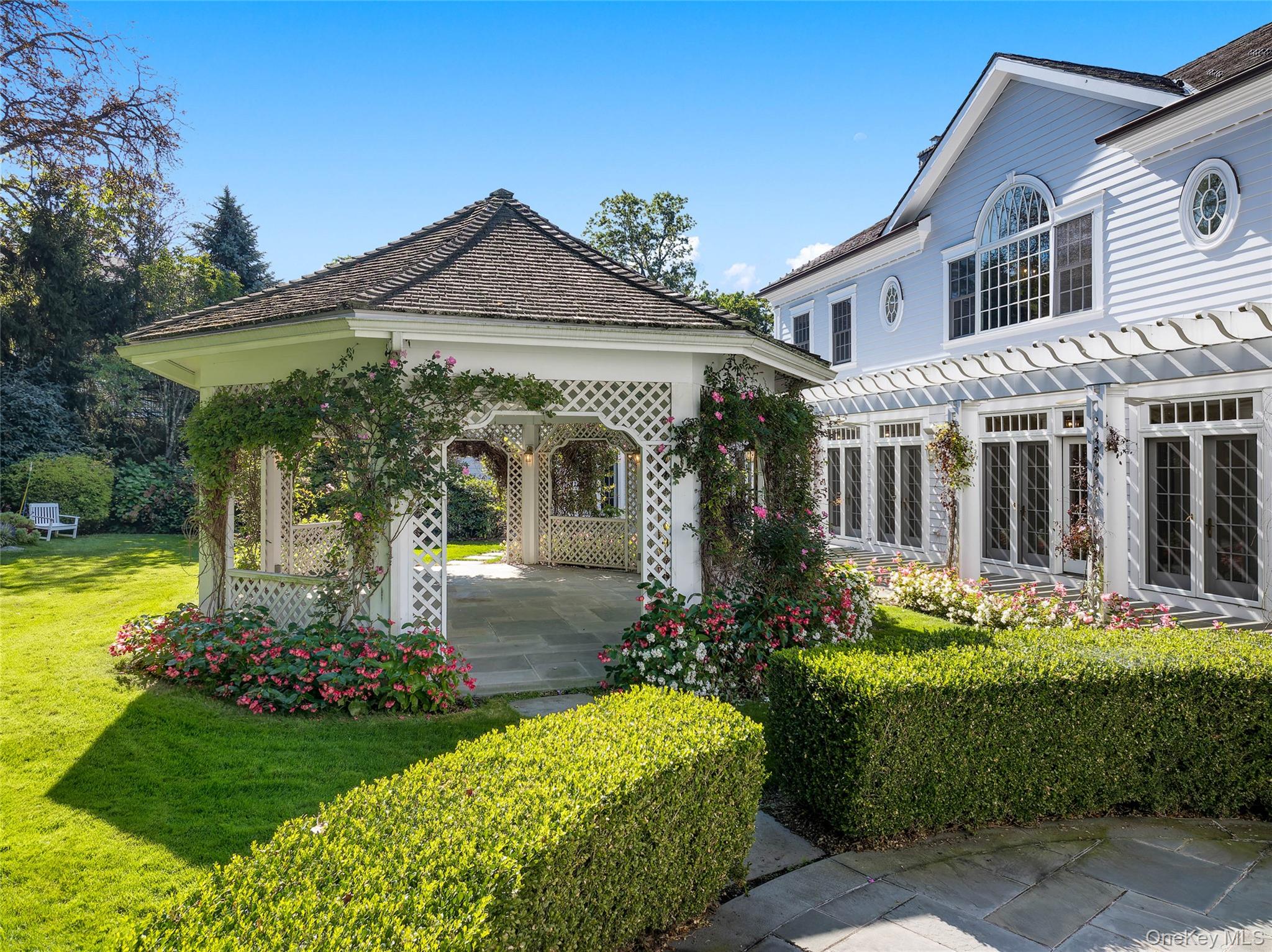 63 Premium Point, New Rochelle, NY 10801