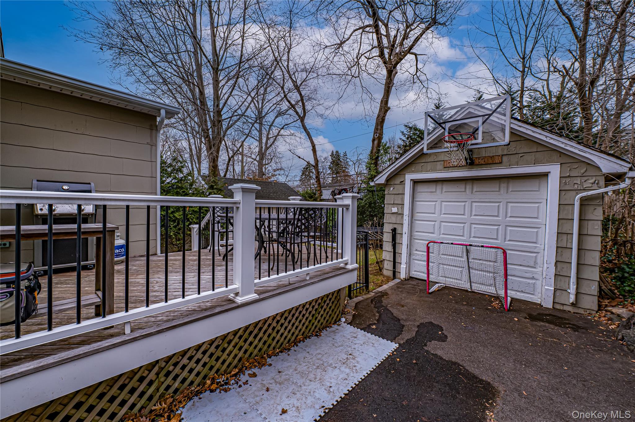 75 Bar Beach Road, Port Washington, NY 11050