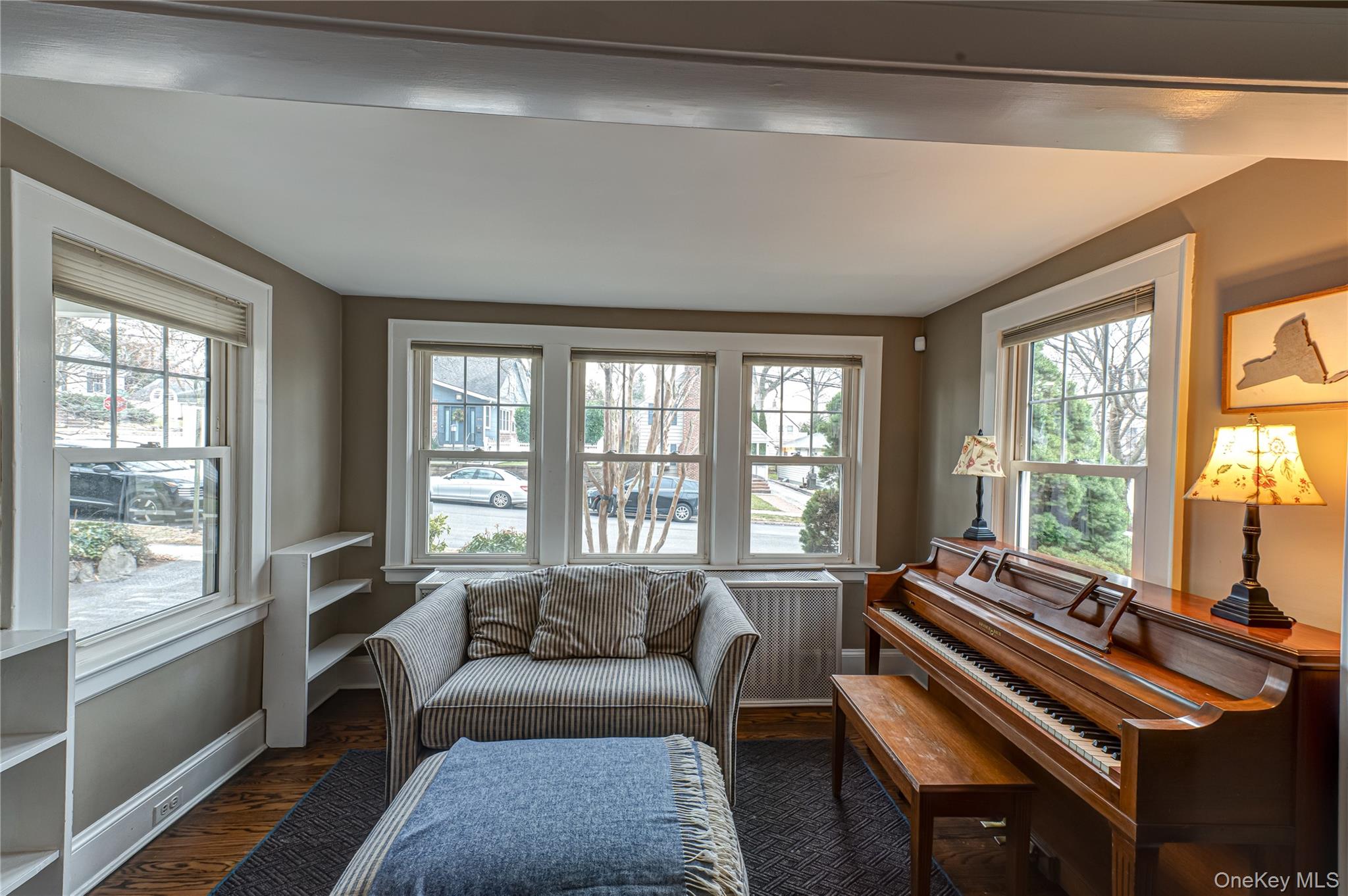 75 Bar Beach Road, Port Washington, NY 11050