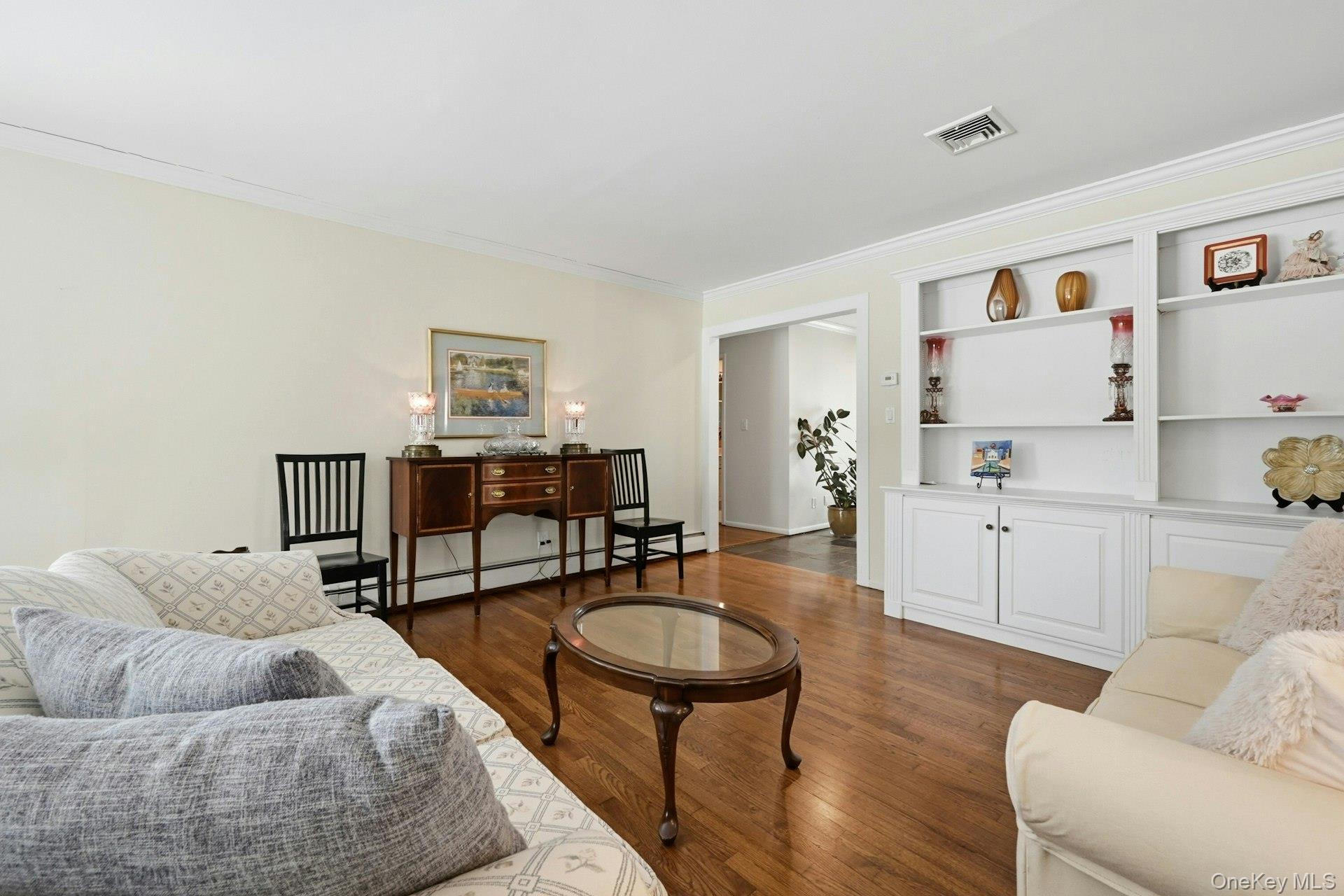 205 Oak Neck Lane, West Islip, NY 11795