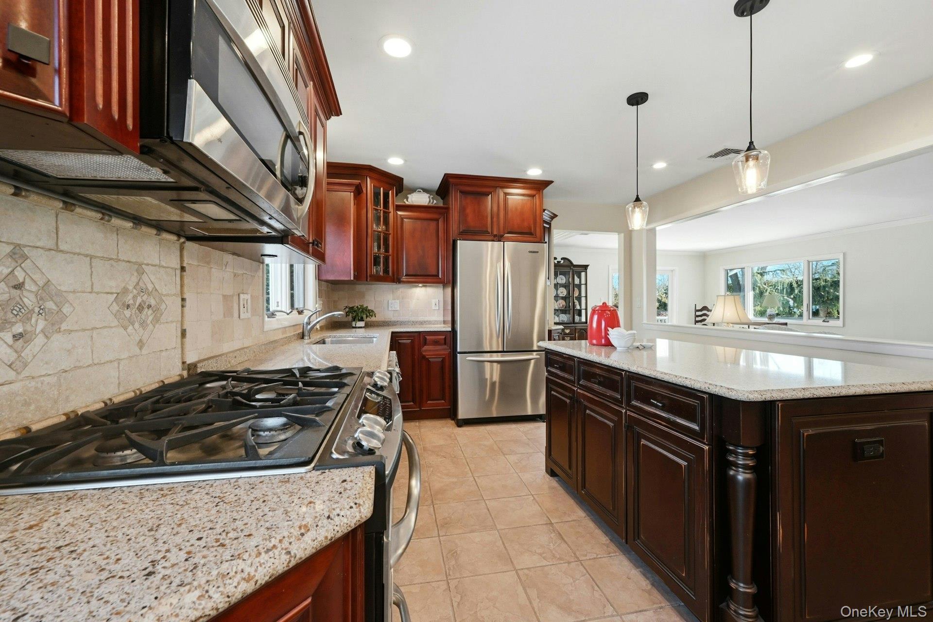 205 Oak Neck Lane, West Islip, NY 11795